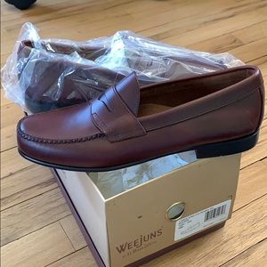 New w Tags Brown Leather Loafers in box (10D) l
